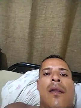 Snapshot of Gracho_25 chatting on February 3, 2:53 am Gracho 25 online show from February 3, 2:53 am