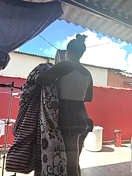 Snapshot of Larissinha015 chatting on January 7, 5:37 pm Larissinha015 online show from January 7, 5:37 pm