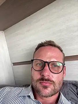 Snapshot of catarinenseputo chatting on February 27, 2:39 pm catarinenseputo online show from February 27, 2:39 pm