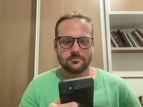 Snapshot of catarinenseputo chatting on March 4, 11:33 pm catarinenseputo online show from March 4, 11:33 pm