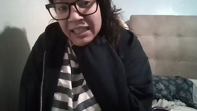 Snapshot of bellakay19 chatting on February 8, 6:44 pm bellakay19 online show from February 8, 6:44 pm