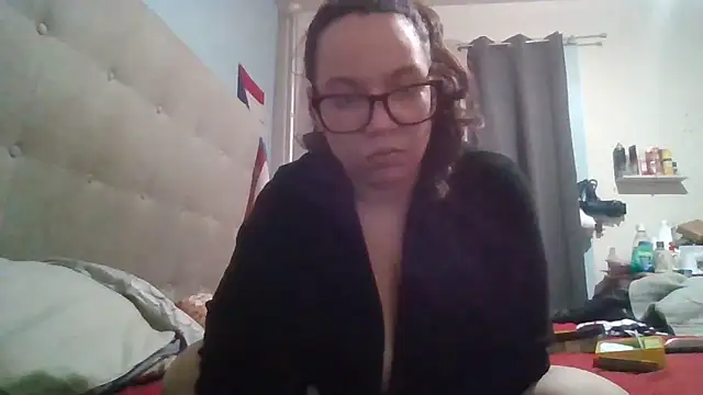 Snapshot of bellakay19 chatting on March 11, 5:02 am bellakay19 online show from March 11, 5:02 am