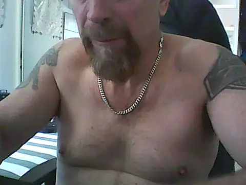 loudandproud online show from April 23, 1:51 am