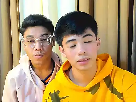 Snapshot of boynextdoor4uX chatting on January 15, 7:35 am boynextdoor4uX online show from January 15, 7:35 am