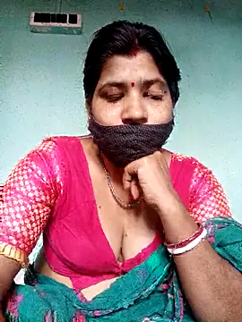 Monisha9876 online show from February 5, 9:25 am