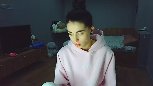 Vlada Elfie online show from April 17, 7:39 pm