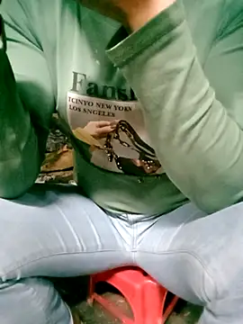 Snapshot of him220 chatting on February 17, 3:14 am him220 online show from February 17, 3:14 am