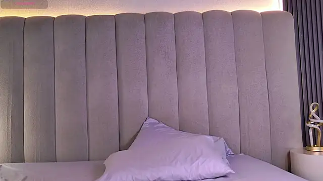 Snapshot of Kimi_Hotdrip chatting on January 7, 5:10 am Kimi Hotdrip online show from January 7, 5:10 am