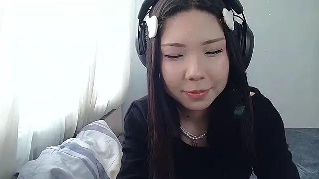 AprilOnilll online show from January 10, 9:22 am