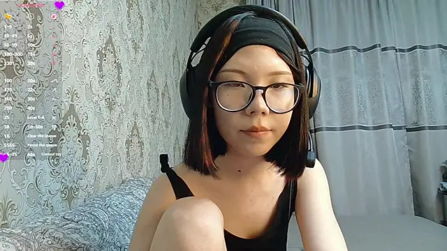 AprilOnilll online show from April 10, 5:06 pm