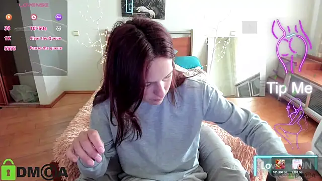 Snapshot of Lily_Viola chatting on April 29, 8:18 am Lily Viola online show from April 29, 8:18 am