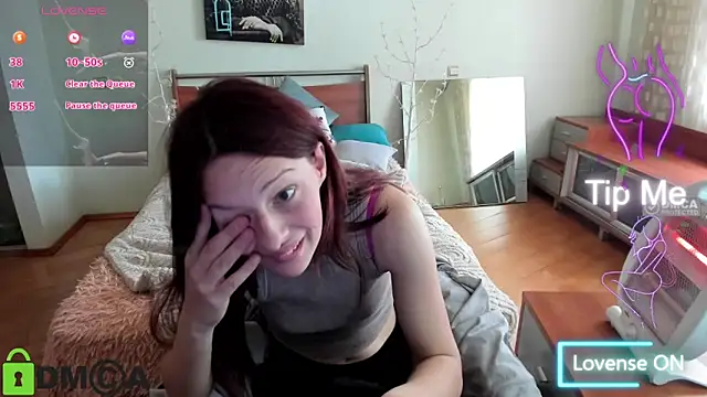 Snapshot of Lily_Viola chatting on May 1, 7:46 am Lily Viola online show from May 1, 7:46 am