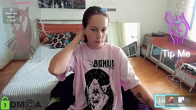 Snapshot of Lily_Viola chatting on July 14, 7:35 am Lily Viola online show from July 14, 7:35 am