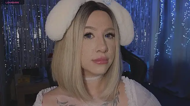 Snapshot of Necucubi02 chatting on January 10, 5:53 am Necucubi02 online show from January 10, 5:53 am