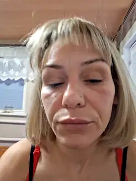 MissKryss online show from February 9, 6:45 pm