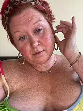 Snapshot of BustyRedxx chatting on June 25, 8:30 am BustyRedxx online show from June 25, 8:30 am