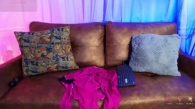 Snapshot of _ttaylor_ chatting on January 19, 12:53 pm ttaylor online show from January 19, 12:53 pm