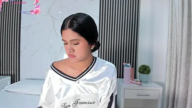 NatashaTaylor1 online show from April 6, 11:05 pm