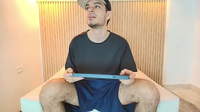 Snapshot of IM_BULL chatting on January 13, 12:43 pm IM BULL online show from January 13, 12:43 pm