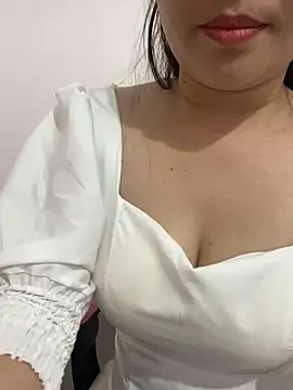 Snapshot of Avelyn-n chatting on January 19, 8:29 am Avelyn-n online show from January 19, 8:29 am