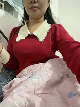 Snapshot of Avelyn-n chatting on February 3, 12:42 am Avelyn-n online show from February 3, 12:42 am