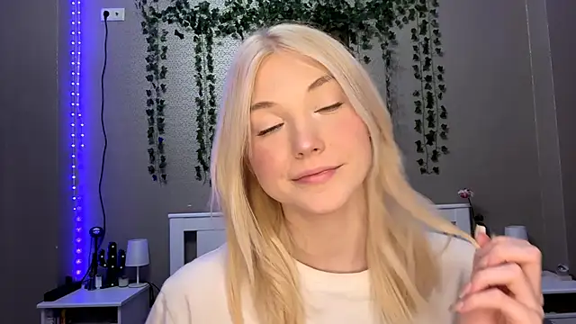 Snapshot of LlsabethHaze chatting on January 8, 5:04 pm LlsabethHaze online show from January 8, 5:04 pm