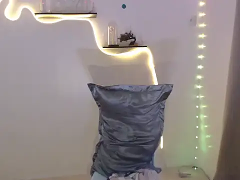 Eric Bigcockx online show from March 8, 5:17 pm