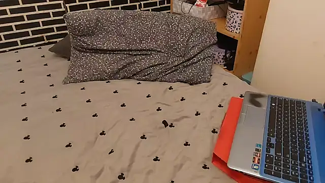 Spatgirl online show from February 18, 2:24 pm