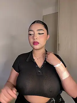 Snapshot of SASHASTRADA_ chatting on February 21, 1:06 am SASHASTRADA online show from February 21, 1:06 am