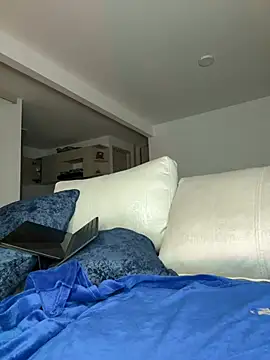 Snapshot of SASHASTRADA_ chatting on February 28, 2:01 am SASHASTRADA online show from February 28, 2:01 am