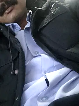 Snapshot of your_hot_dady chatting on January 6, 6:11 pm your hot dady online show from January 6, 6:11 pm