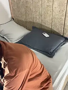 Snapshot of JessyRay_ chatting on February 9, 8:35 pm JessyRay online show from February 9, 8:35 pm