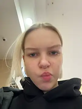 Snapshot of AshleyMur chatting on January 16, 4:27 am AshleyMur online show from January 16, 4:27 am