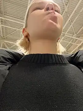 Snapshot of AshleyMur chatting on January 18, 4:05 am AshleyMur online show from January 18, 4:05 am