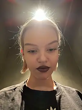 Snapshot of AshleyMur chatting on February 3, 6:40 am AshleyMur online show from February 3, 6:40 am