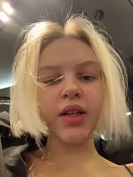 Snapshot of AshleyMur chatting on February 10, 4:27 am AshleyMur online show from February 10, 4:27 am