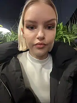 Snapshot of AshleyMur chatting on February 11, 4:17 am AshleyMur online show from February 11, 4:17 am