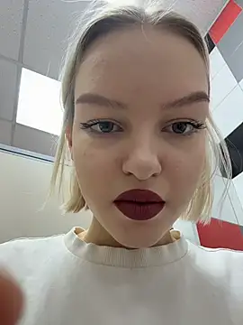 Snapshot of AshleyMur chatting on February 18, 4:08 am AshleyMur online show from February 18, 4:08 am