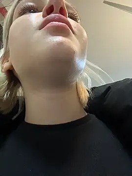 Snapshot of AshleyMur chatting on February 23, 5:16 am AshleyMur online show from February 23, 5:16 am