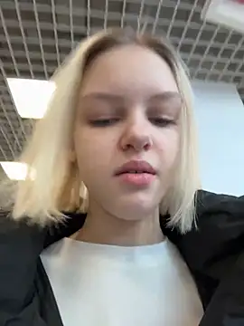 Snapshot of AshleyMur chatting on February 27, 5:29 am AshleyMur online show from February 27, 5:29 am