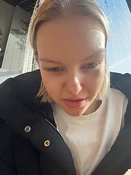 Snapshot of AshleyMur chatting on March 1, 5:20 am AshleyMur online show from March 1, 5:20 am