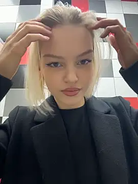 Snapshot of AshleyMur chatting on March 4, 5:13 am AshleyMur online show from March 4, 5:13 am