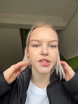 AshleyMur online show from March 19, 5:55 am