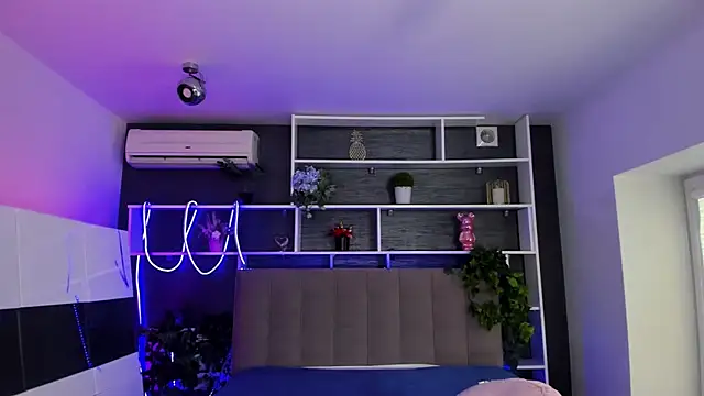 Snapshot of StephieRousee chatting on February 25, 6:23 am StephieRousee online show from February 25, 6:23 am