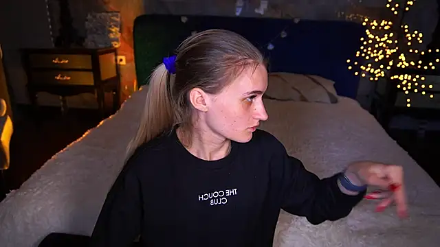 DiamondNina online show from April 13, 1:27 pm