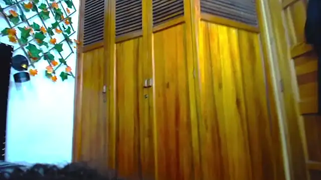 vsamanthaper1 online show from March 29, 2:11 am