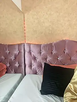 Missy 22  online show from March 31, 1:33 pm