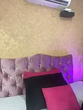 Missy 22  online show from April 5, 2:25 pm