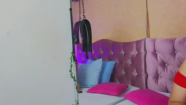 Missy 22  online show from April 14, 1:50 pm