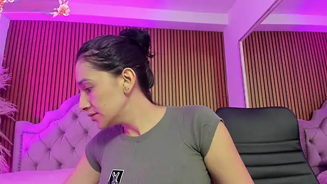 Violett hott  online show from March 31, 12:27 pm